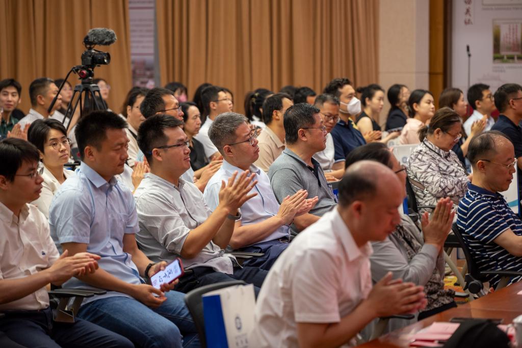 理学院学科发展高端论坛顺利举办